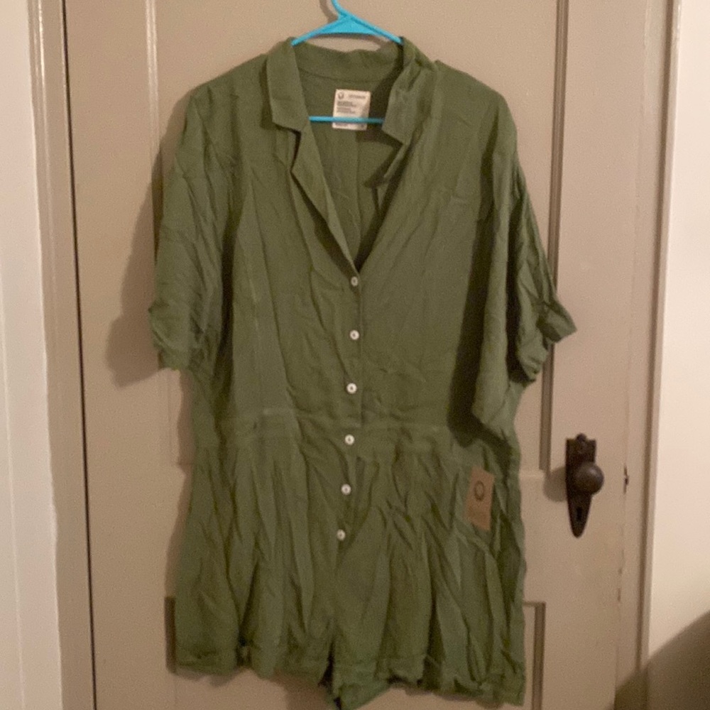 Fordays romper size medium NWT.